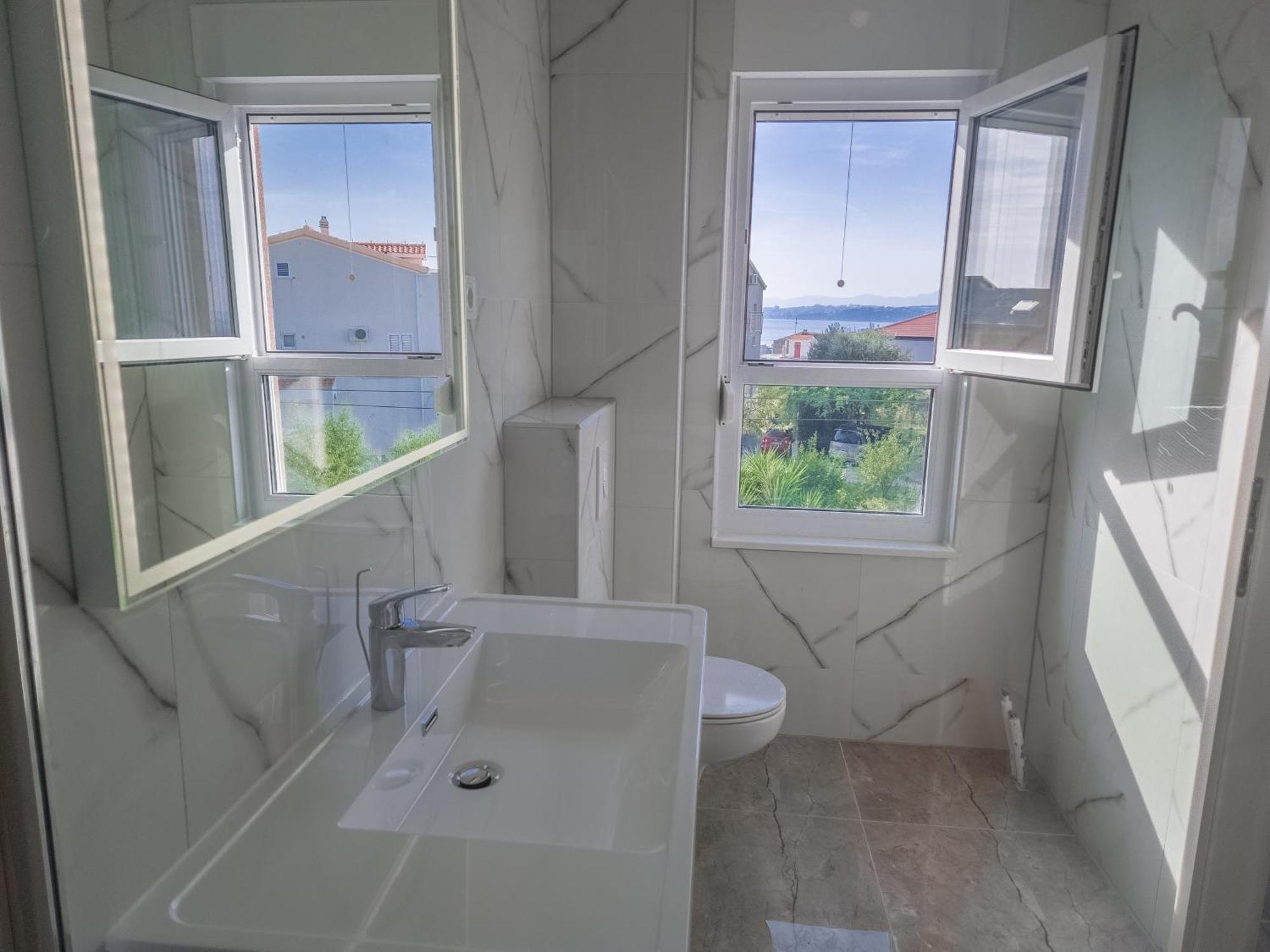 Modern With Jacuzzi, Beautiful Sea View, Near Split! 36a *