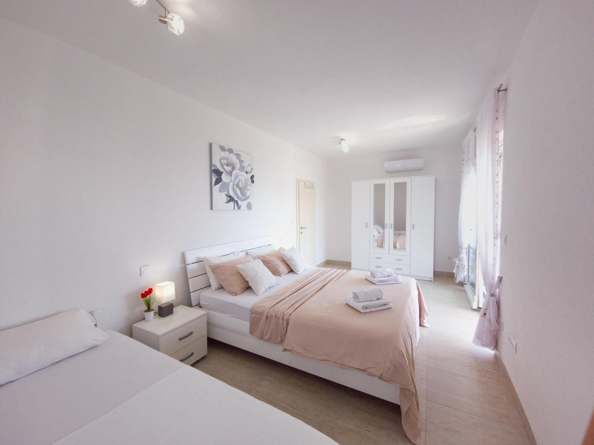 Modern With Jacuzzi, Beautiful Sea View, Near Split! 36a Villa *