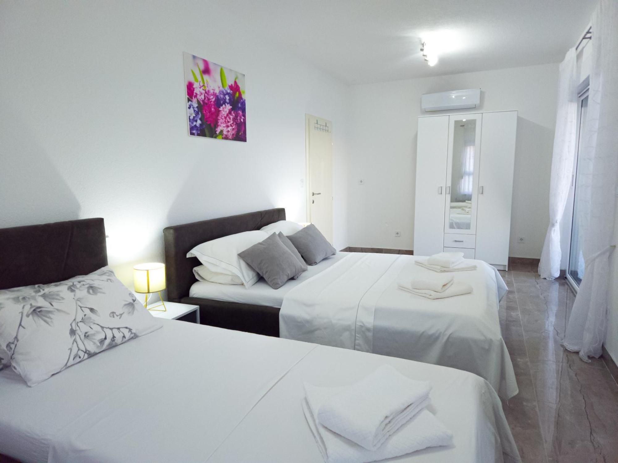 Villa Modern With Jacuzzi, Beautiful Sea View, Near Split! 36a